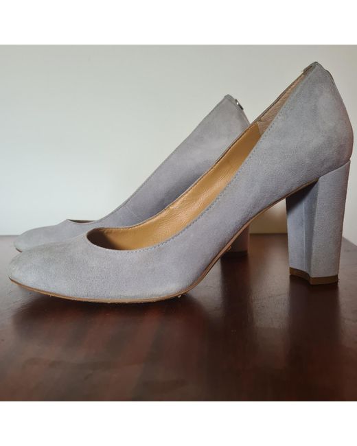 Chaussures escarpins Escarpins bleu poudré en daim Ralph Lauren en coloris Brown