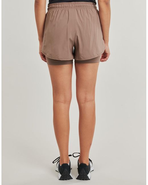 Short SPORT ESSENTIALS 2-IN-1 SHORT New Balance en coloris Brown