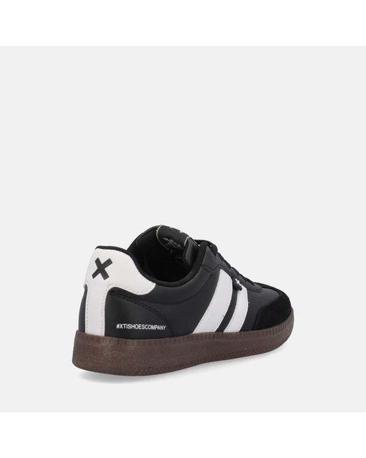 Baskets basses SNEAKERS Xti en coloris Black