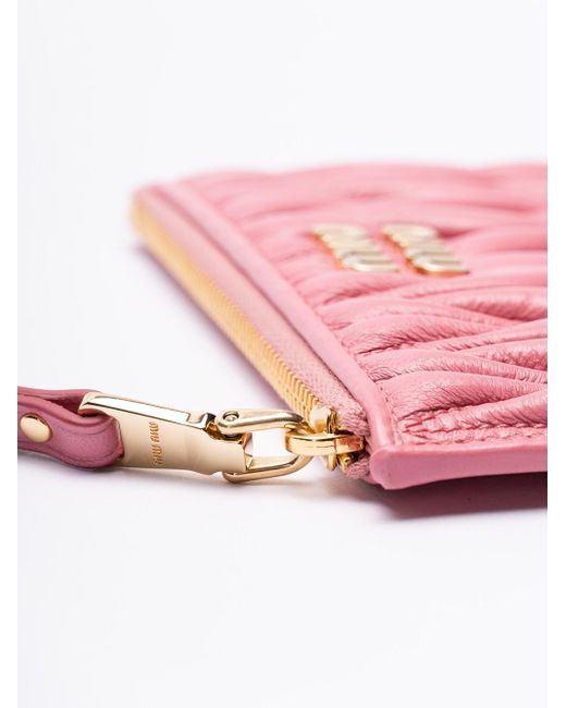 Matelassé Leather Card Holder di Miu Miu in Pink