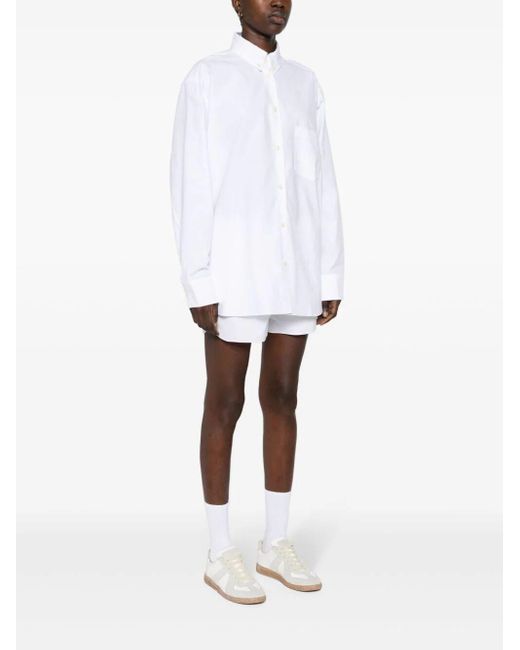 `Robbie` Oversize Button-Down Shirt di ANDAMANE in White