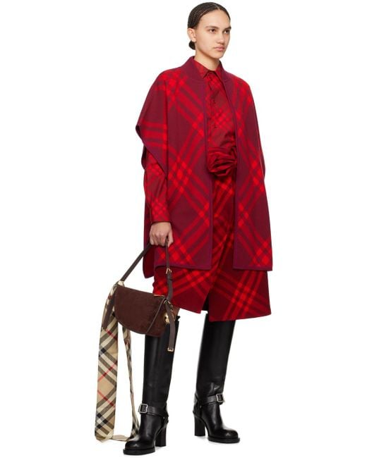 Manteau rouge à carreaux Burberry en coloris Red