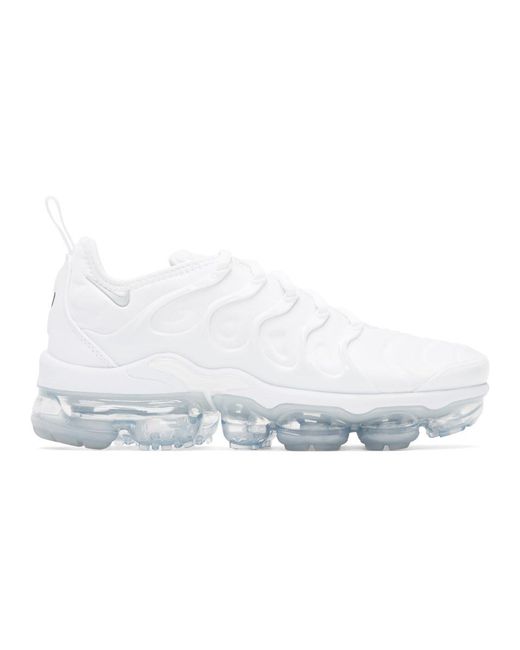 white nike vapormax shoes