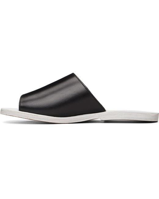 Rier Black Leather Sandals