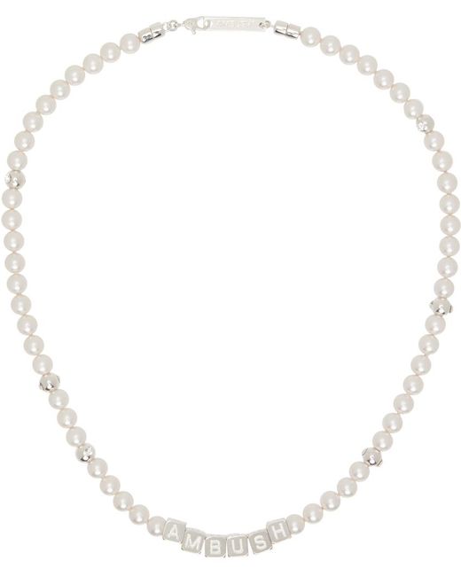 Collier argenté et blanc à perles artificielles et à breloques à logo Ambush pour homme en coloris White