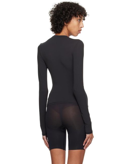 Skims Fits Everybodyコレクション ブラック 長袖Tシャツ Black
