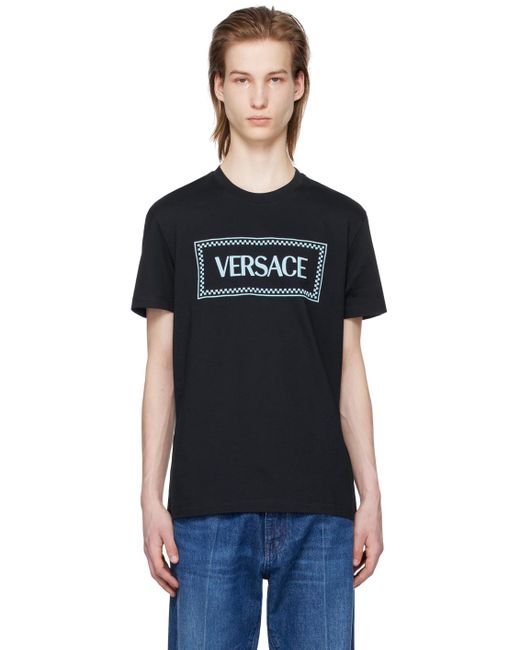 メンズ Versace ネイビー ロゴ刺繍 Tシャツ Black