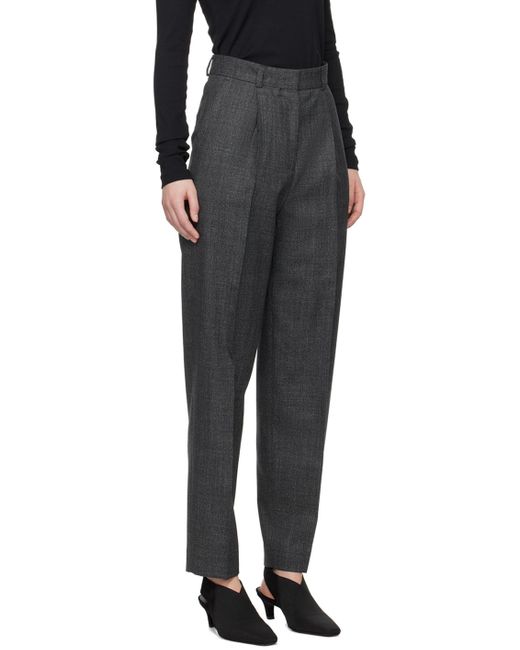 Pantalon gris à plis Totême  en coloris Black
