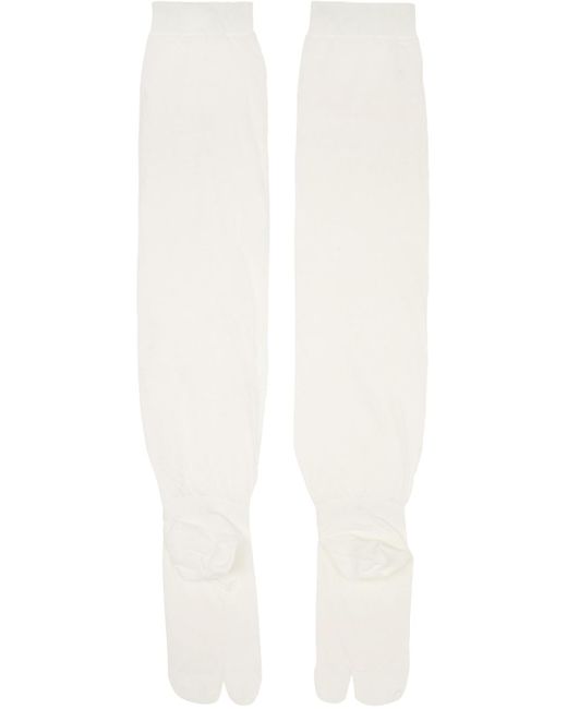 Chaussettes twining blanches Issey Miyake en coloris White