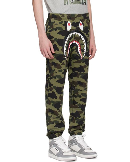 Pantalon de survêtement vert à motif 1st camo et à requin emblématique A Bathing Ape pour homme en coloris Black
