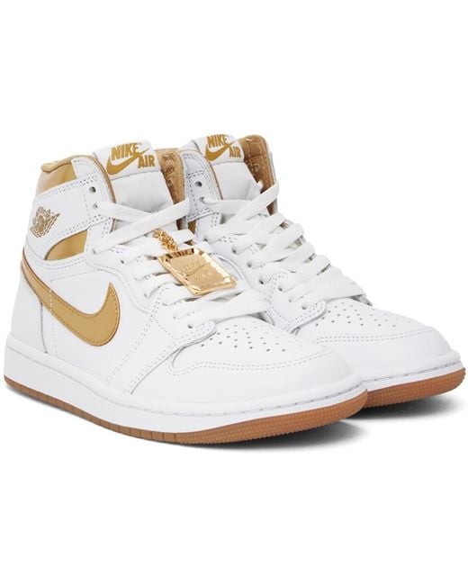 Baskets montantes rétro air jordan 1 blanc et doré Nike en coloris White