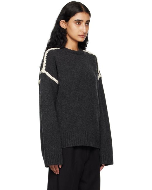 Pull gris à piqures brodées Totême  en coloris Black