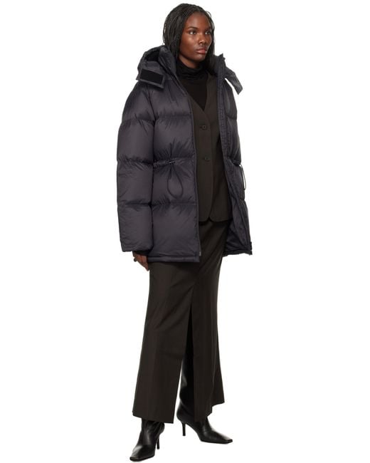 【関税込み】Holzweiler ブラック Gia ダウンジャケット Holzweiler Gia ダウンジャケット ブラック | Lyst