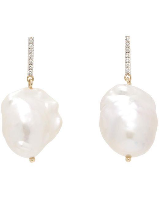 Boucles d'oreilles dorées à perle baroque et à diamants Mateo en coloris White
