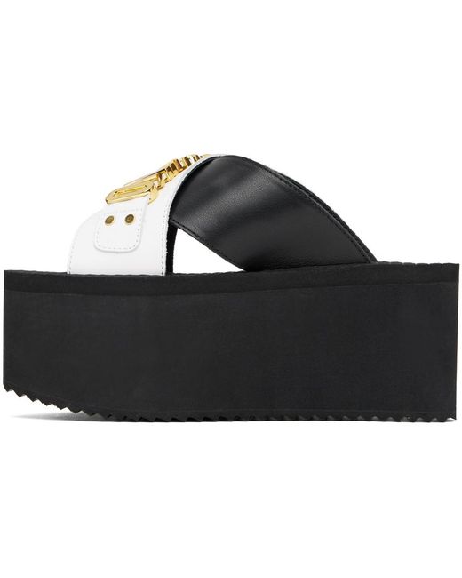 Sandales compensées noir et blanc à ferrure à logo Moschino en coloris Black