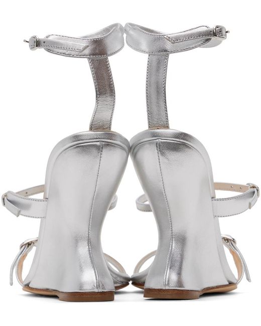 Sandales à talon compensé modifié argentées Magda Butrym en coloris White