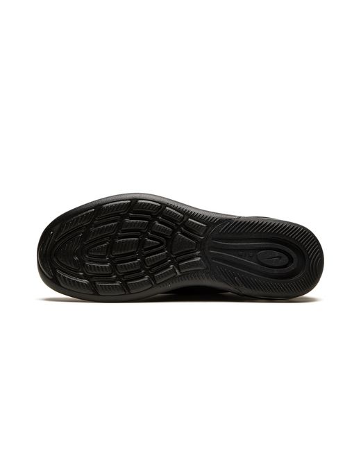 Nike Black Air Max Axis Sneaker