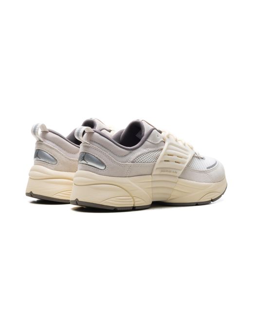 Nike White Trunner O/S "Light Orewood" Ib3722 101" for men