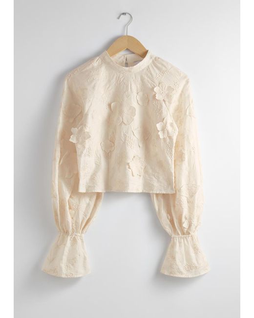 & Other Stories Natural Verkürzte Bluse Mit Blumenapplikation