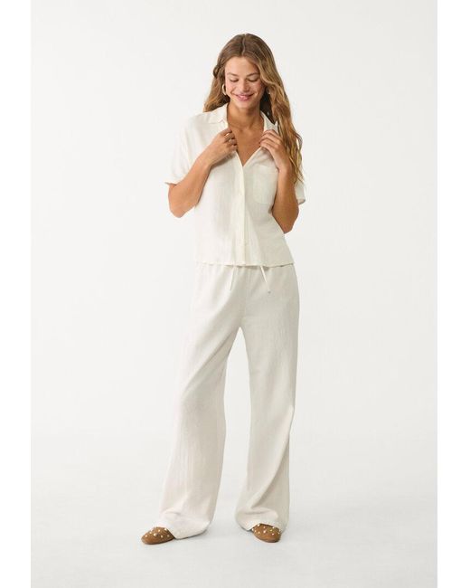 Camicia A Maniche Corte Misto Lino di Stradivarius in White