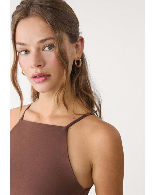 Vestito Midi Halter di Stradivarius in Brown