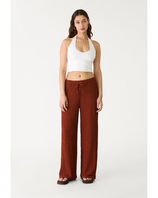 Pantaloni Lunghi Fluidi Texturizzati di Stradivarius in White