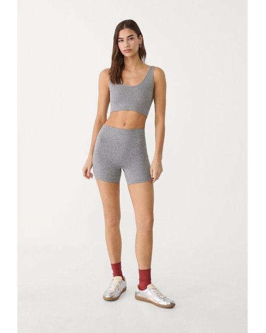 Top Corto Basic Seamless di Stradivarius in White