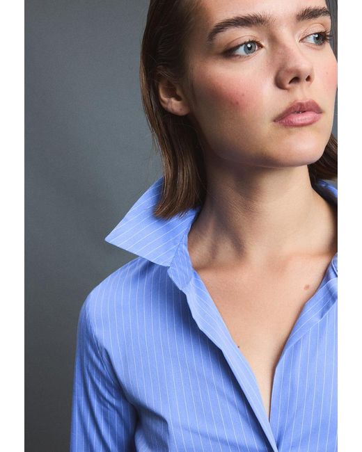 Camicia Basic Fitted di Stradivarius in Blue