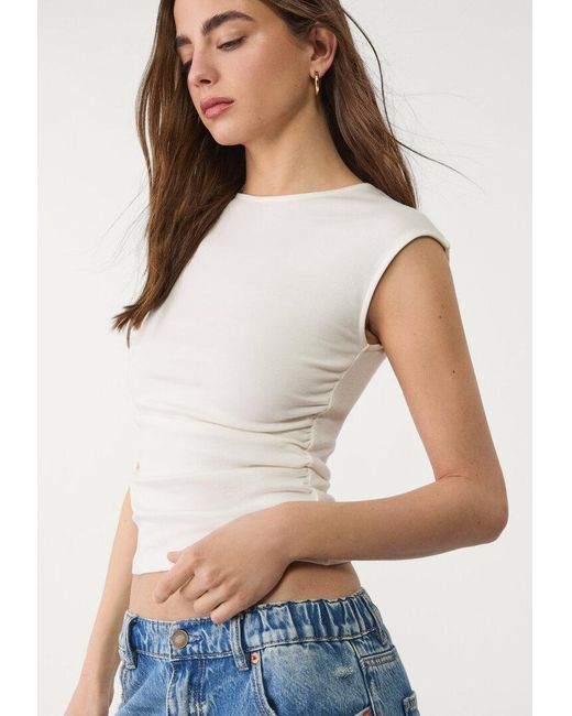 Maglietta Basic Fitted Effetto Arricciato di Stradivarius in White