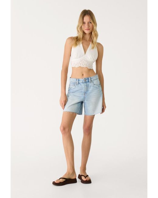 D93 Short Denim Longline Stelle di Stradivarius in Blue