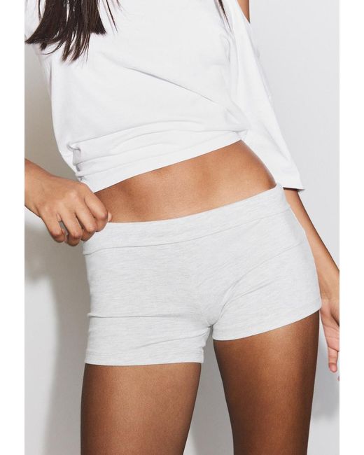 Mini Short di Stradivarius in White