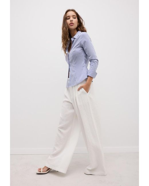 Camicia Basic Fitted di Stradivarius in White