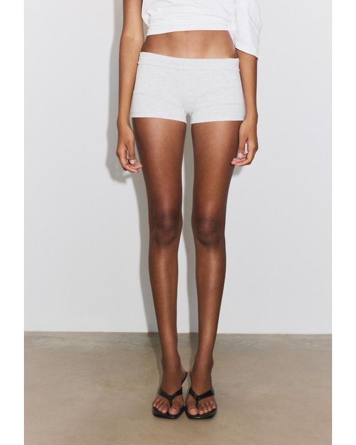 Mini Short di Stradivarius in White