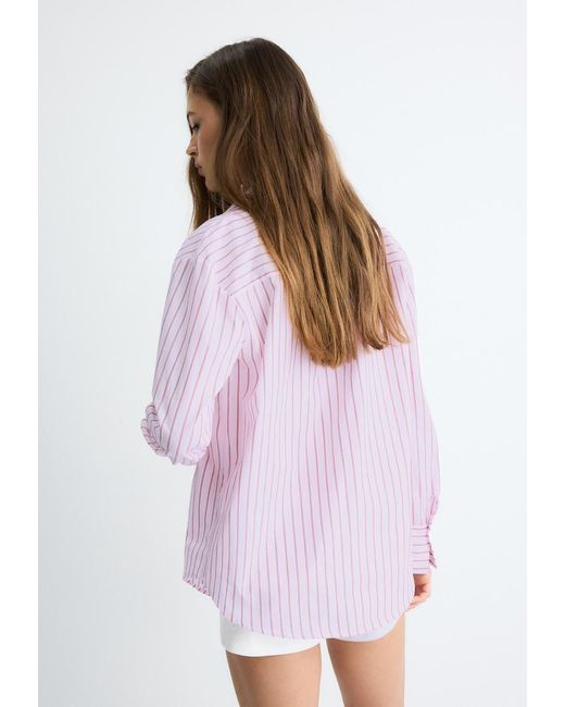 Camicia Basic A Righe Con Tasca di Stradivarius in White