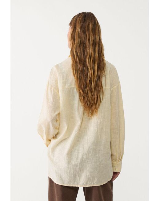 Camicia Corta Morbida Con Tasca di Stradivarius in Natural