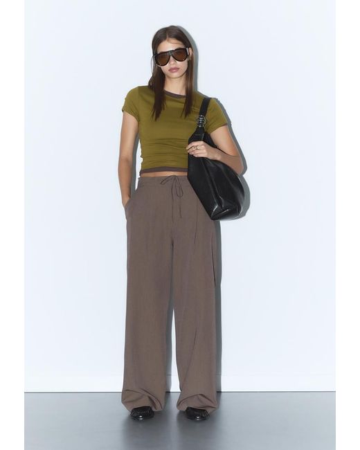 Pantalone Elegante Pinces Coulisse di Stradivarius in Brown
