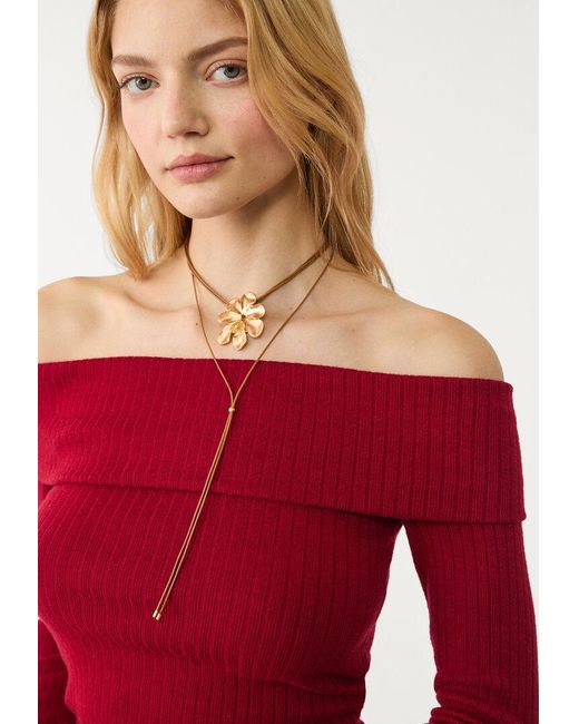 Maglietta Con Spalle Scoperte di Stradivarius in Red