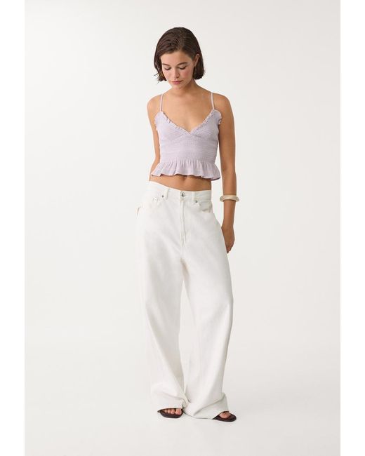 Top Aderente Con Volant di Stradivarius in White