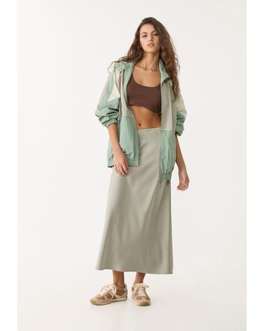 Gonna Midi Satinata di Stradivarius in Natural