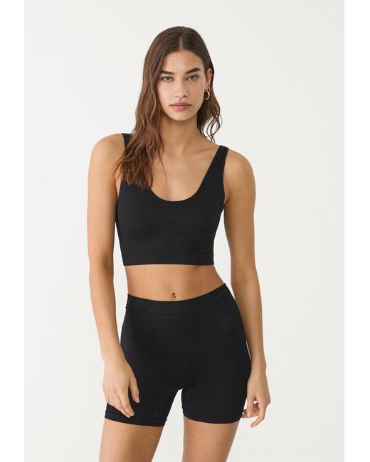 Top Corto Basic Seamless di Stradivarius in Black