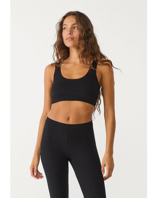 Top Cropped Cucitura Invisibile di Stradivarius in Black