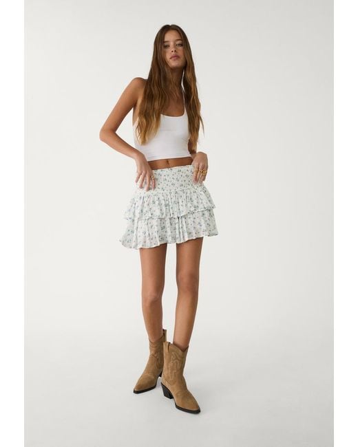 Pantalone A Gonna Mini Con Volant di Stradivarius in White