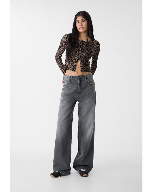 Maglietta Leopardata Con Bottoni di Stradivarius in Black