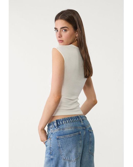 Maglietta Basic Fitted Effetto Arricciato di Stradivarius in White