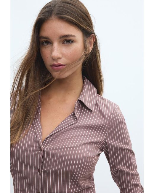 Camicia Basic Fitted A Righe di Stradivarius in Blue
