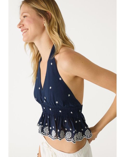 Top Halter Ricamato A Contrasto di Stradivarius in White
