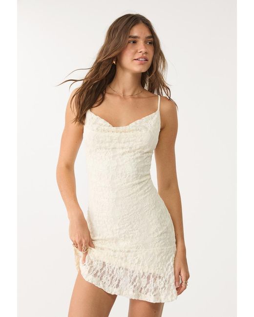 Vestito Corto Spalline Pizzo di Stradivarius in White