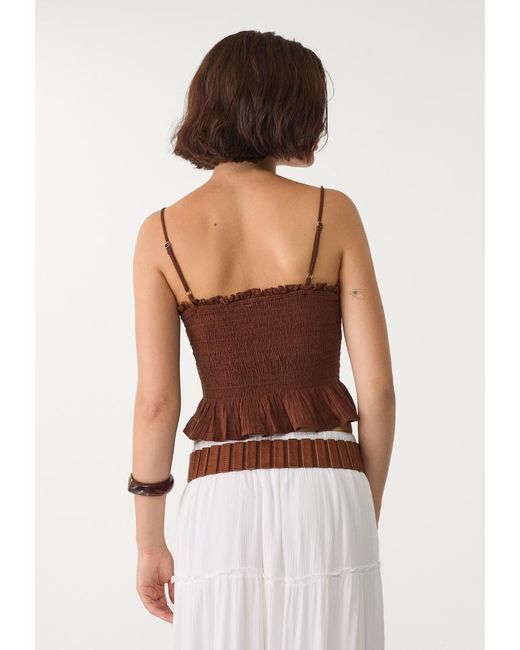 Top Aderente Con Volant di Stradivarius in White