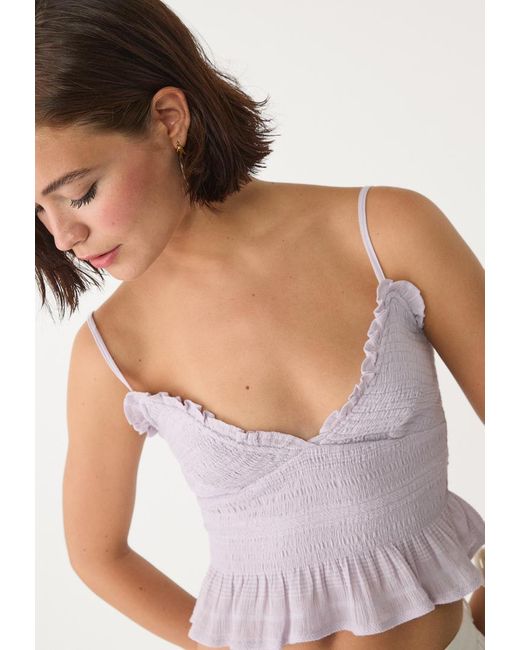 Top Aderente Con Volant di Stradivarius in White