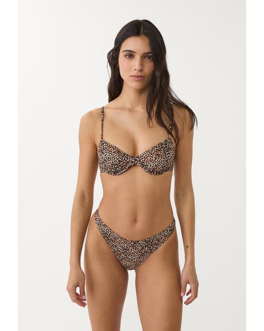 Slip Bikini Brasiliano di Stradivarius in Natural